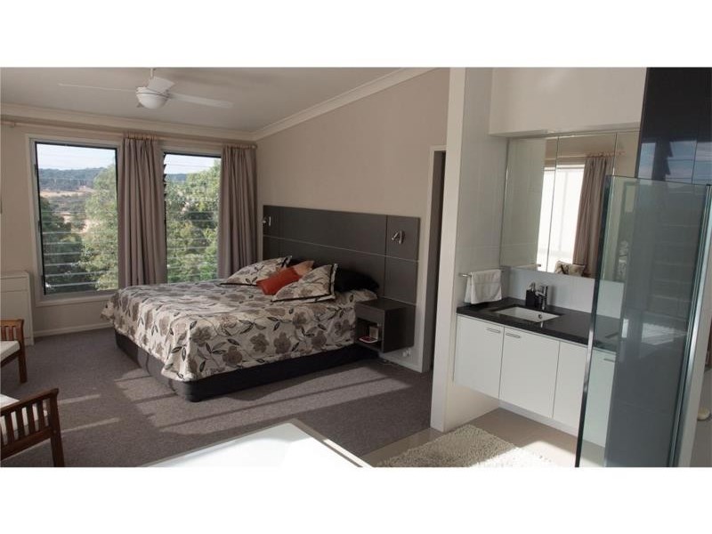 37 Roberts Road, Stanthorpe QLD 4380