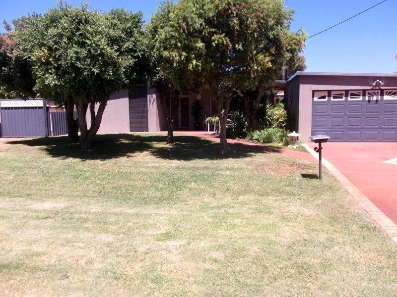 25 Waimea Road, Safety Bay WA 6169