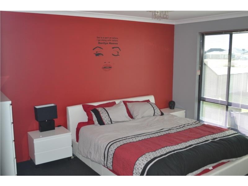 6 Toulon Mews, Piara Waters WA 6112