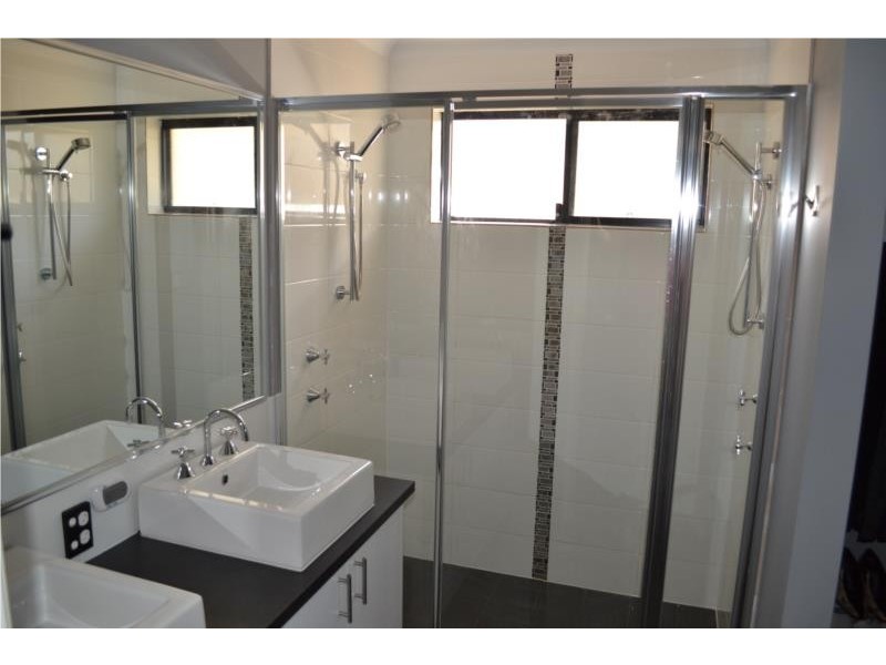 6 Toulon Mews, Piara Waters WA 6112