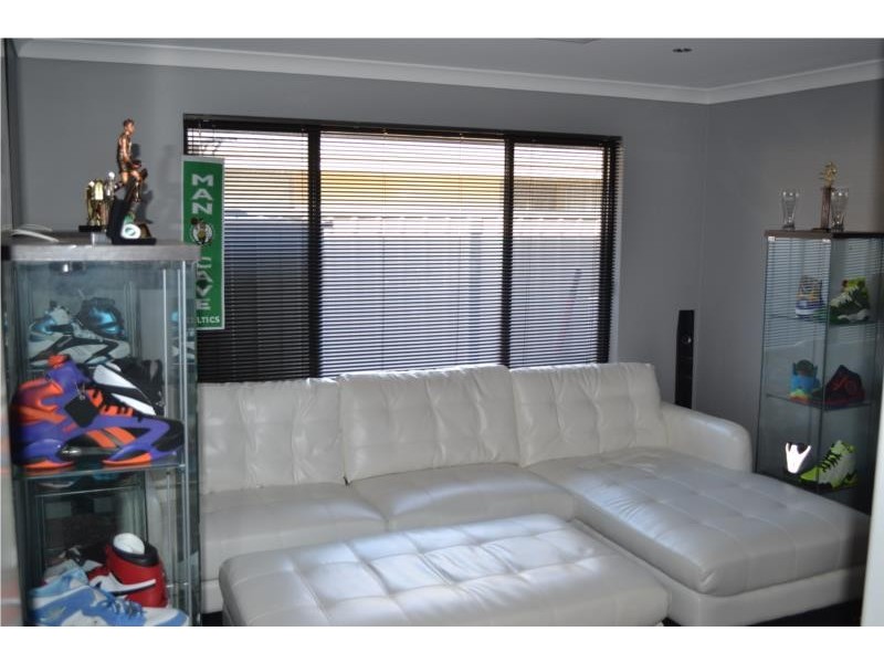 6 Toulon Mews, Piara Waters WA 6112