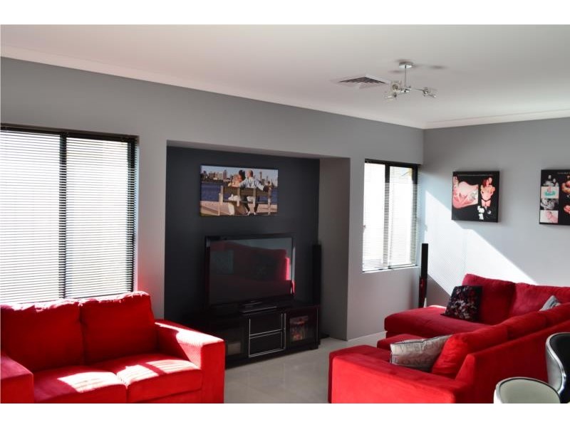 6 Toulon Mews, Piara Waters WA 6112