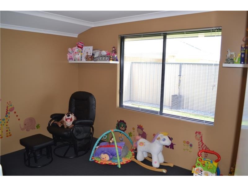 6 Toulon Mews, Piara Waters WA 6112