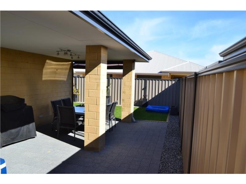 6 Toulon Mews, Piara Waters WA 6112