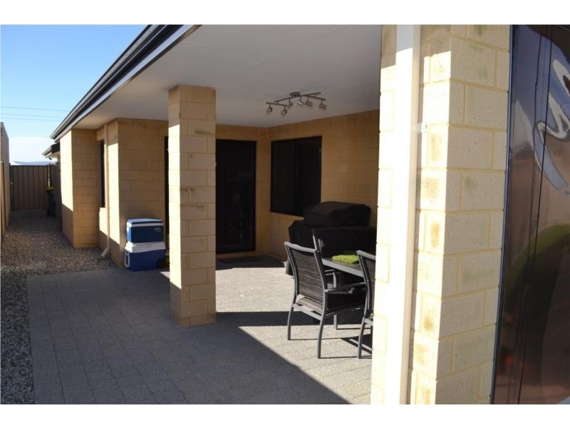 6 Toulon Mews, Piara Waters WA 6112