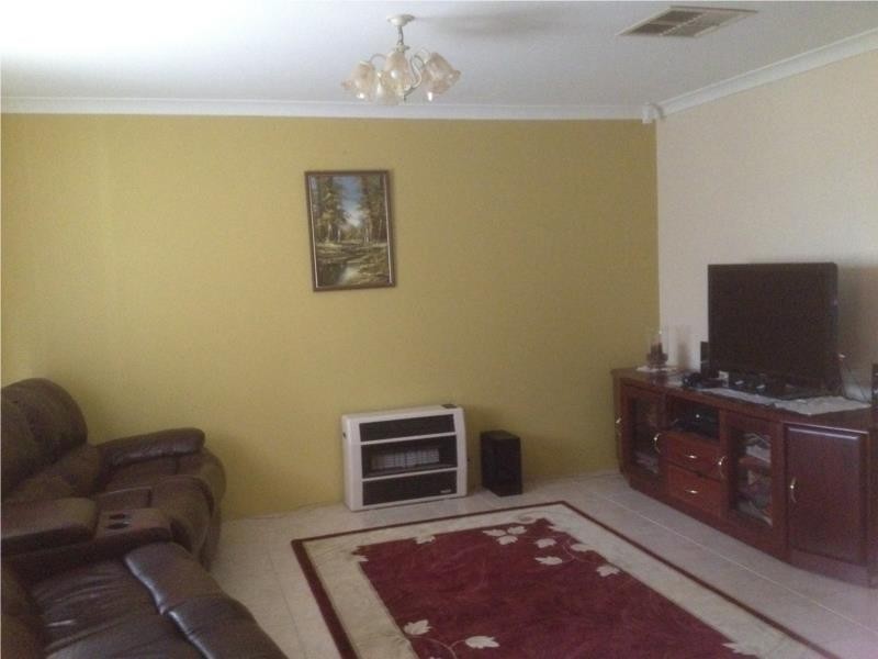 10 Paterson Road, Kelmscott WA 6111