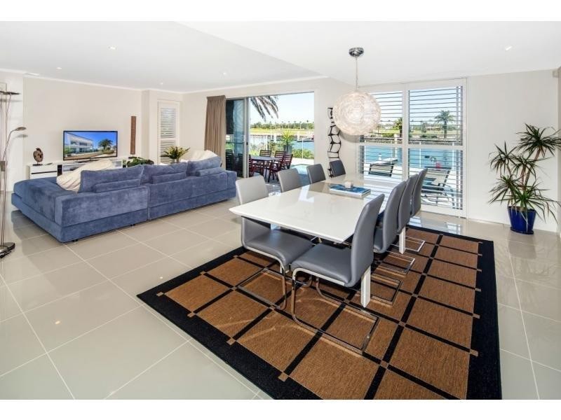 46 Harbour Rise, Hope Island QLD 4212