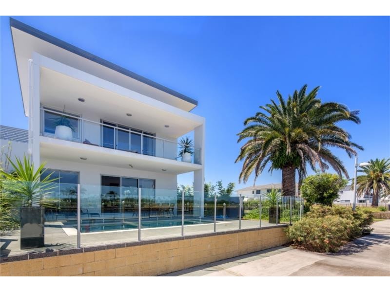 46 Harbour Rise, Hope Island QLD 4212