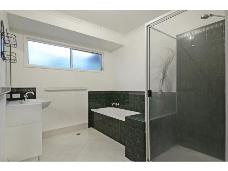 2 Hamilton Avenue, Cannonvale QLD 4802