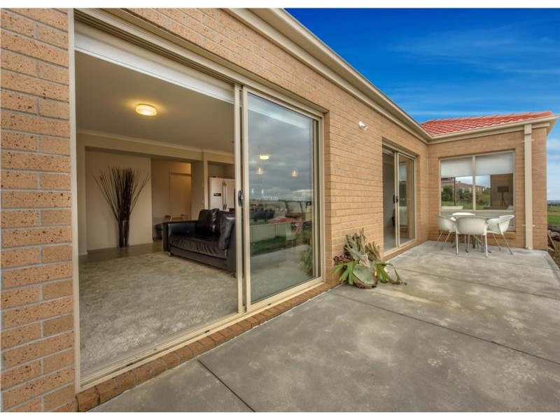 105 Valley Drive, Hidden Valley VIC 3756