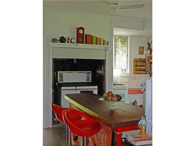 15 Thurgoods Road, Finch Hatton QLD 4756