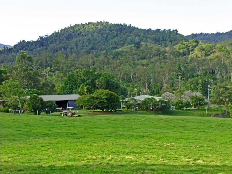 15 Thurgoods Road, Finch Hatton QLD 4756