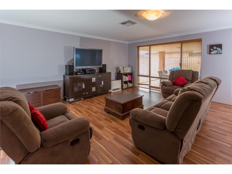 11 Kylee Close, South Guildford WA 6055