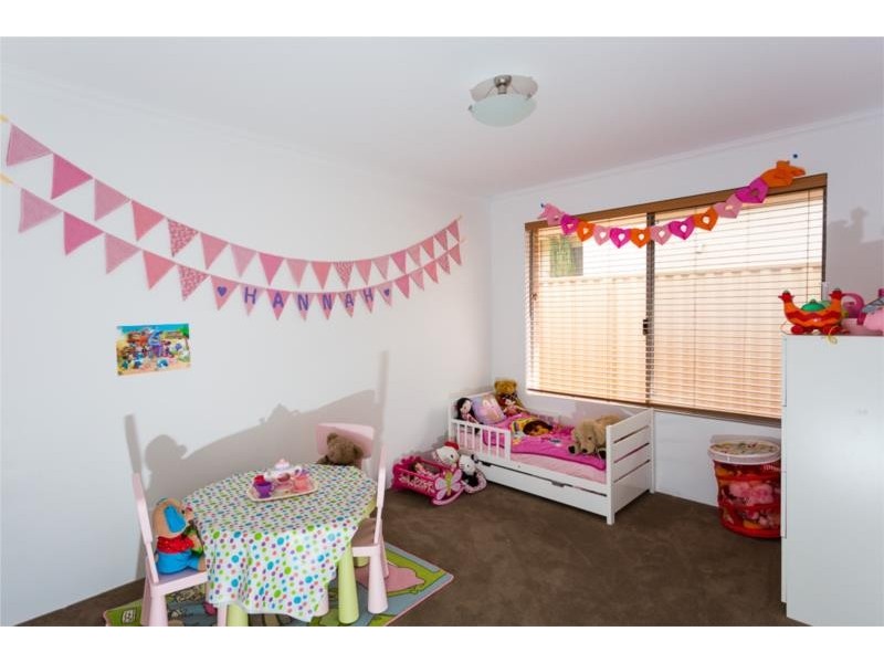 11 Kylee Close, South Guildford WA 6055