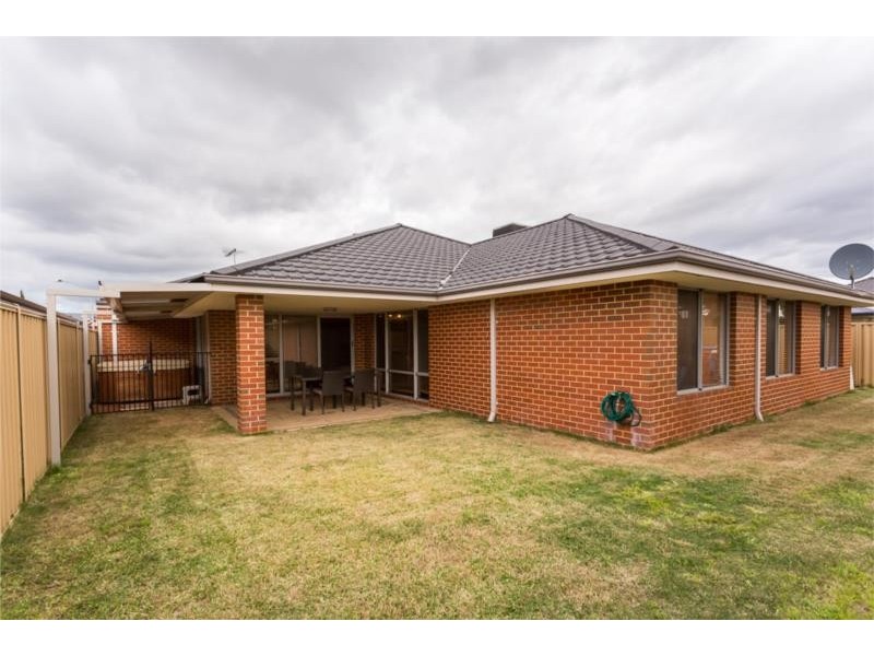 11 Kylee Close, South Guildford WA 6055