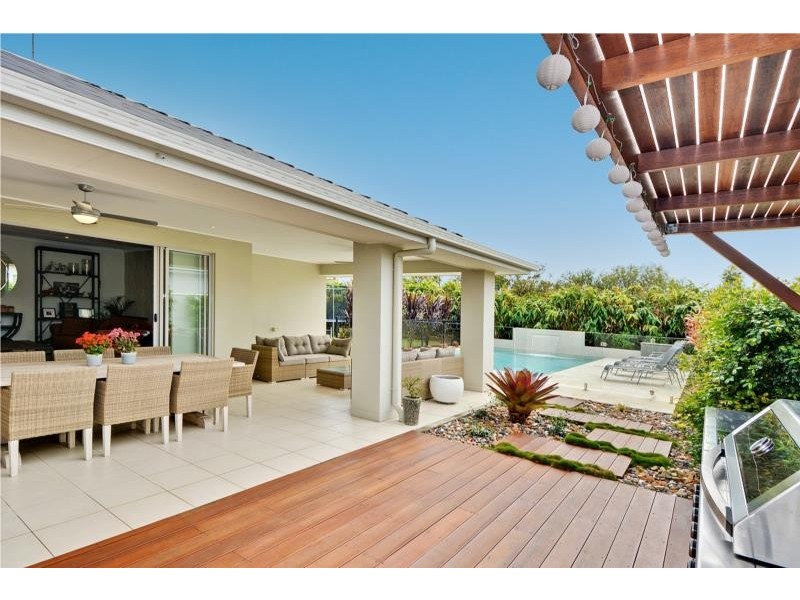 42 Whitehaven Way, Pelican Waters QLD 4551