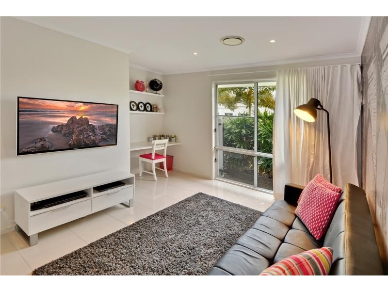 42 Whitehaven Way, Pelican Waters QLD 4551