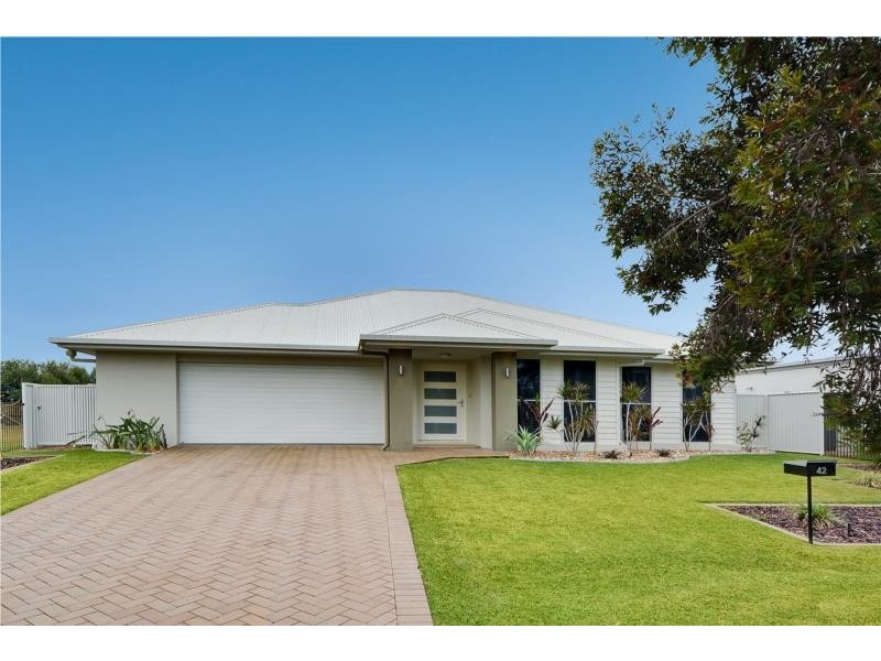 42 Whitehaven Way, Pelican Waters QLD 4551