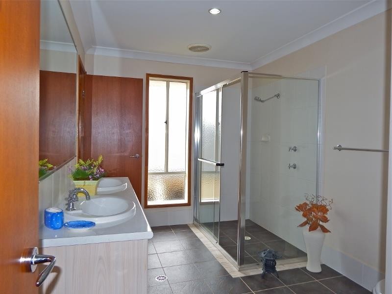 24 Kennedia Court, North Lakes QLD 4509