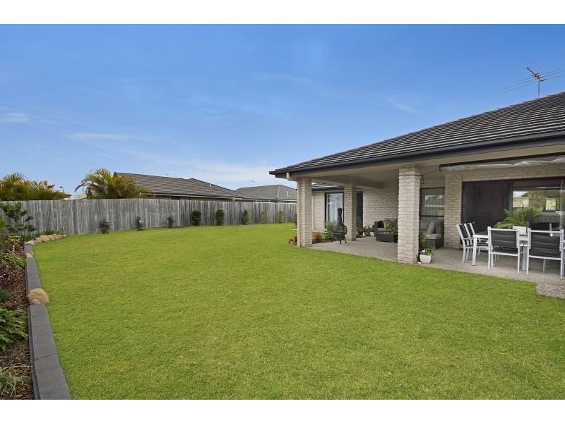 15 Sandheath Place, Ningi QLD 4511