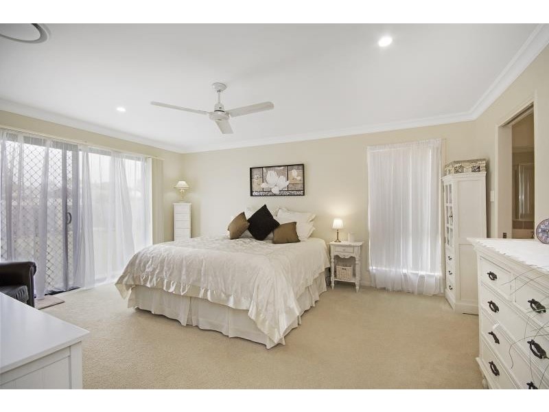 15 Sandheath Place, Ningi QLD 4511