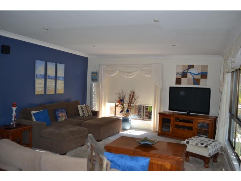 16 Mills Street, Warners Bay NSW 2282