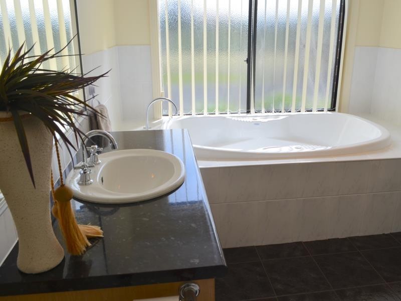 41 Balbethan Drive, Sunbury VIC 3429