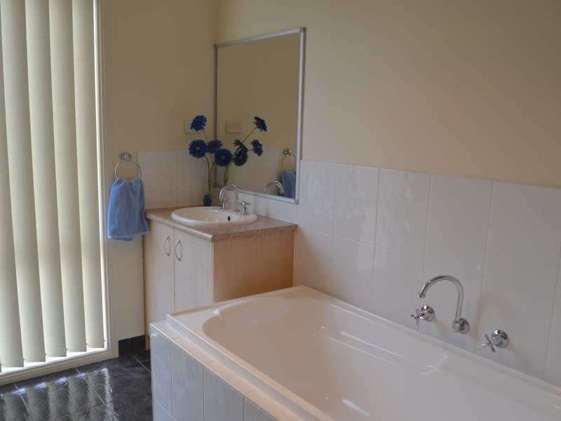 41 Balbethan Drive, Sunbury VIC 3429