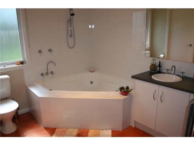 1A MacAdam Street West, Daylesford VIC 3460