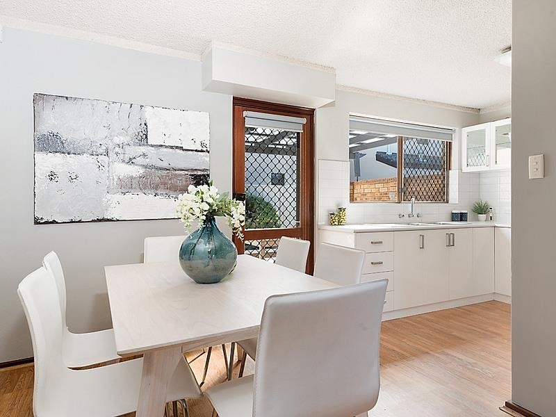 2/90 Robert Street, Como WA 6152