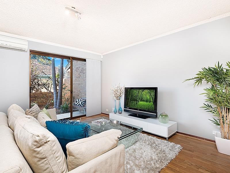 2/90 Robert Street, Como WA 6152