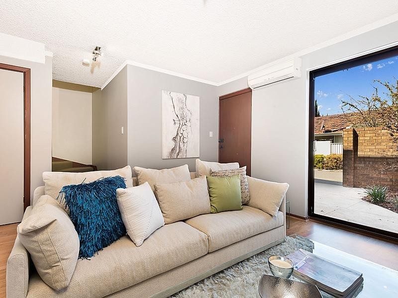 2/90 Robert Street, Como WA 6152