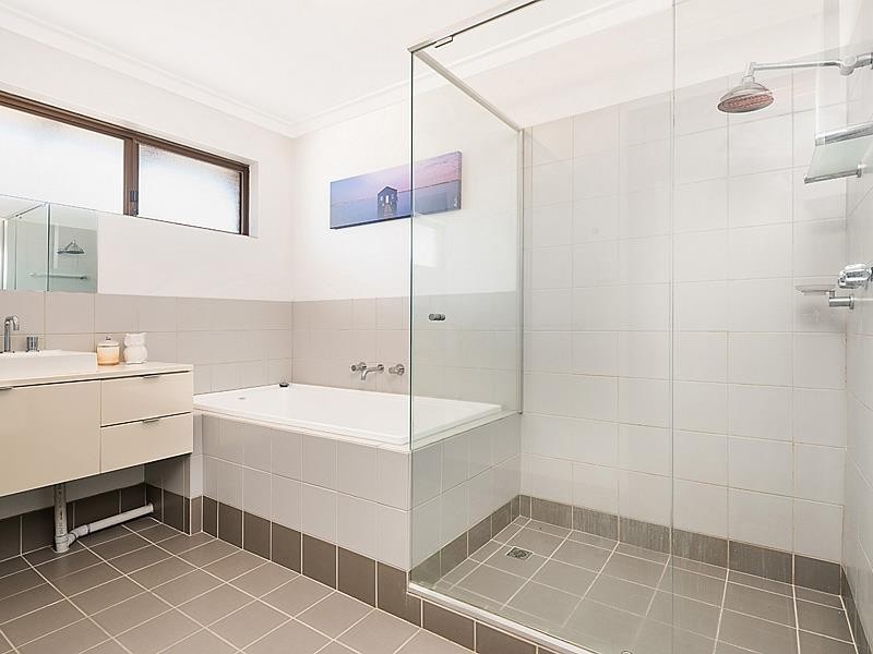 2/90 Robert Street, Como WA 6152