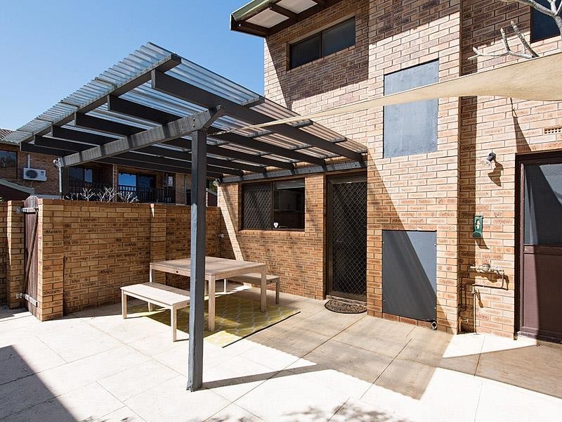 2/90 Robert Street, Como WA 6152