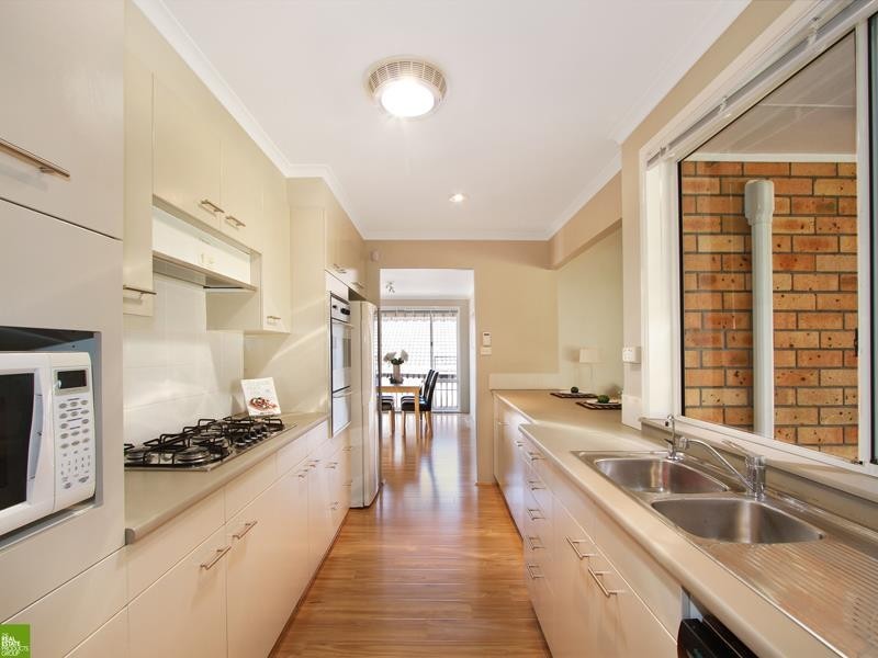 8 Swan Place, Albion Park NSW 2527