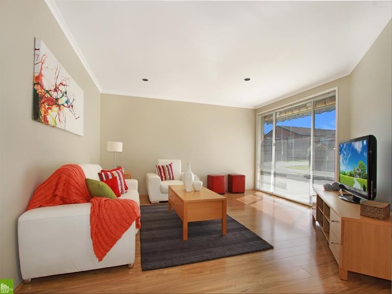 8 Swan Place, Albion Park NSW 2527