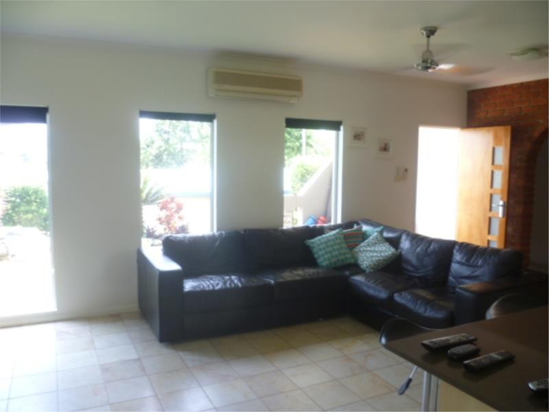 5 Violet Street, Mooroobool QLD 4870