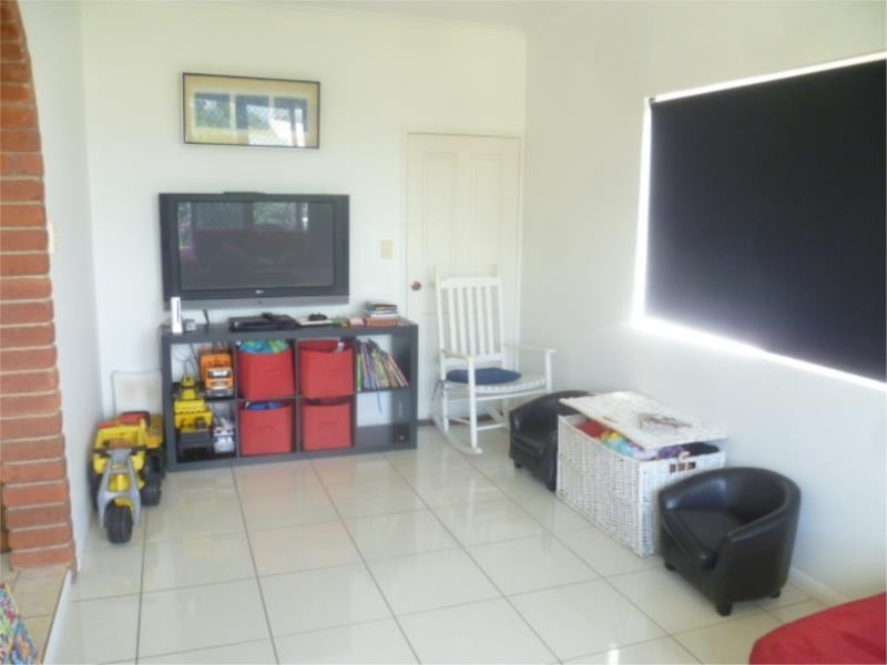 5 Violet Street, Mooroobool QLD 4870