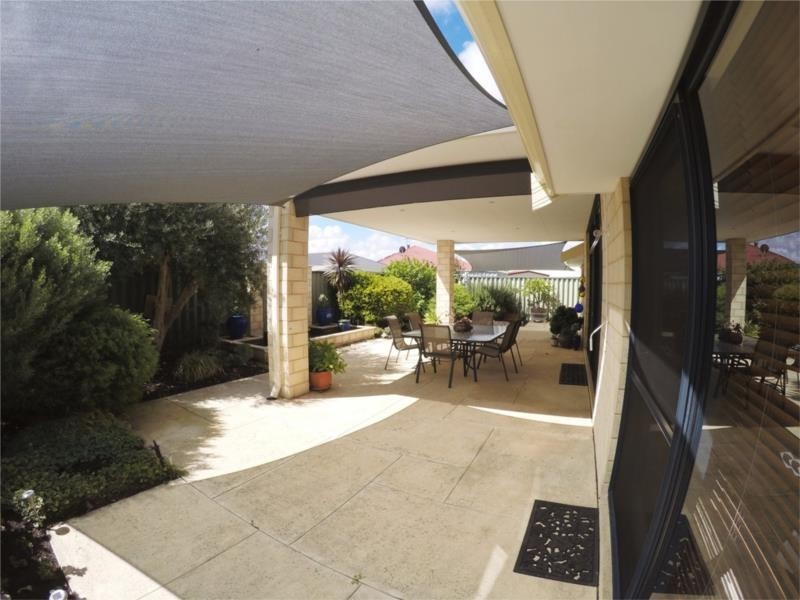 6 Brussels Circuit, Port Kennedy WA 6172