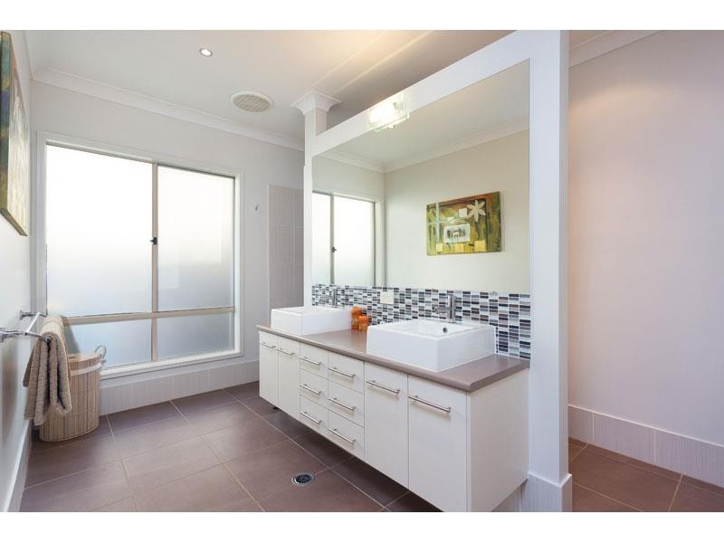 30 John Markwell Parade, Daisy Hill QLD 4127