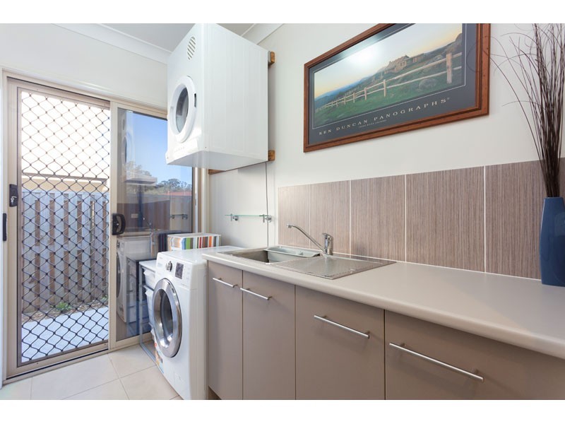 30 John Markwell Parade, Daisy Hill QLD 4127