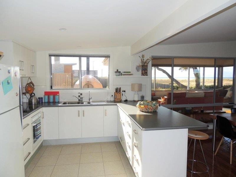 6 Dune Street, Scamander TAS 7215