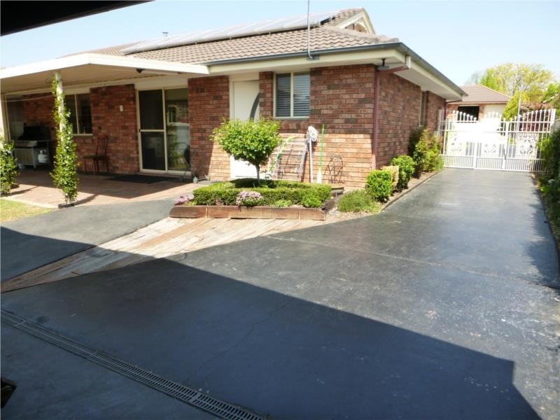 18 WENTWORTH DRIVE, Kelso NSW 2795