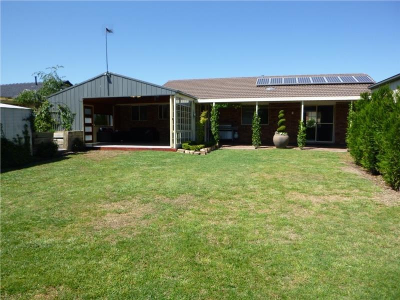 18 WENTWORTH DRIVE, Kelso NSW 2795