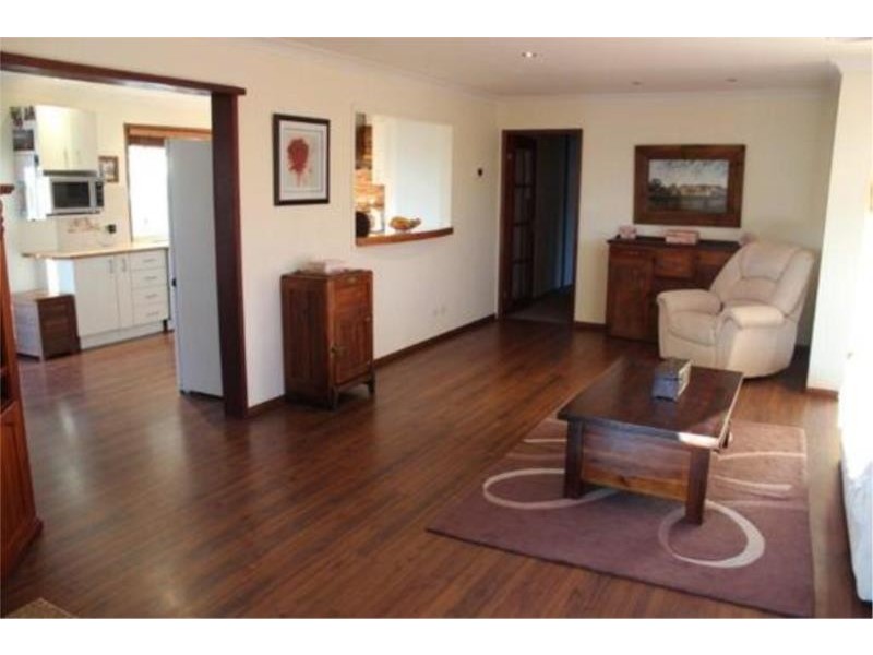 18 WENTWORTH DRIVE, Kelso NSW 2795