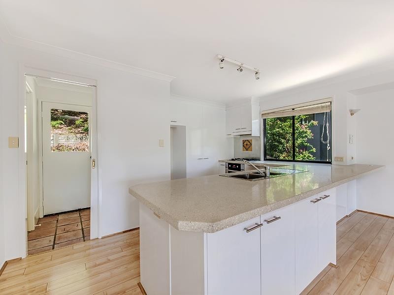 11 Castaways Court, Castaways Beach QLD 4567