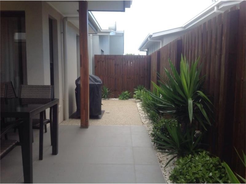 8 Stradbroke Street, Mountain Creek QLD 4557