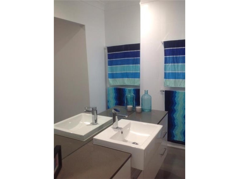 8 Stradbroke Street, Mountain Creek QLD 4557