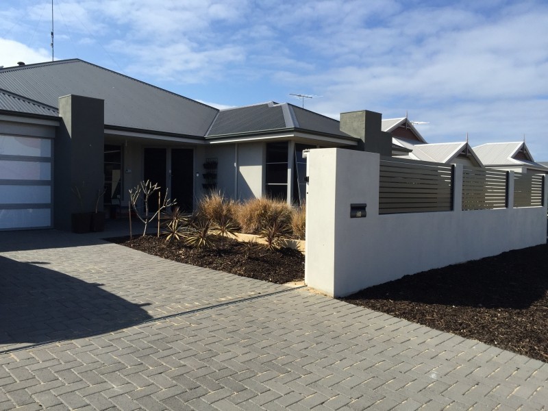 279 Peelwood Parade, Halls Head WA 6210