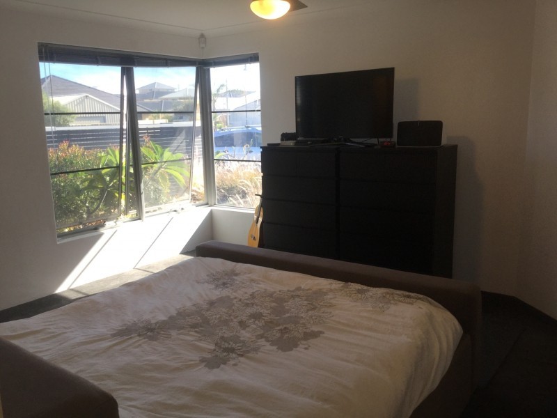 279 Peelwood Parade, Halls Head WA 6210